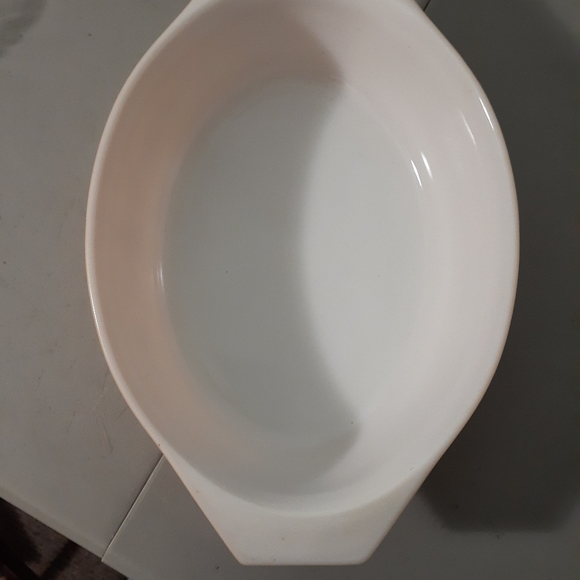 Another vintage Pyrex dish, series #045, 2.5 qt Casserole Dish. - Picture 5 of 7